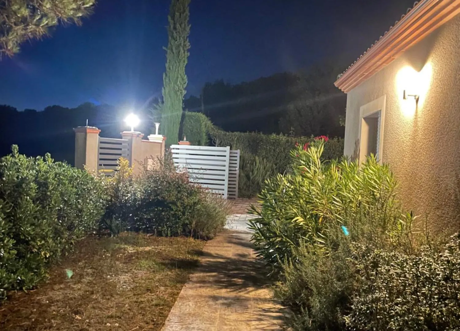 مبيت وإفطار مْواساك A L Ombre Des Chenes فرنسا