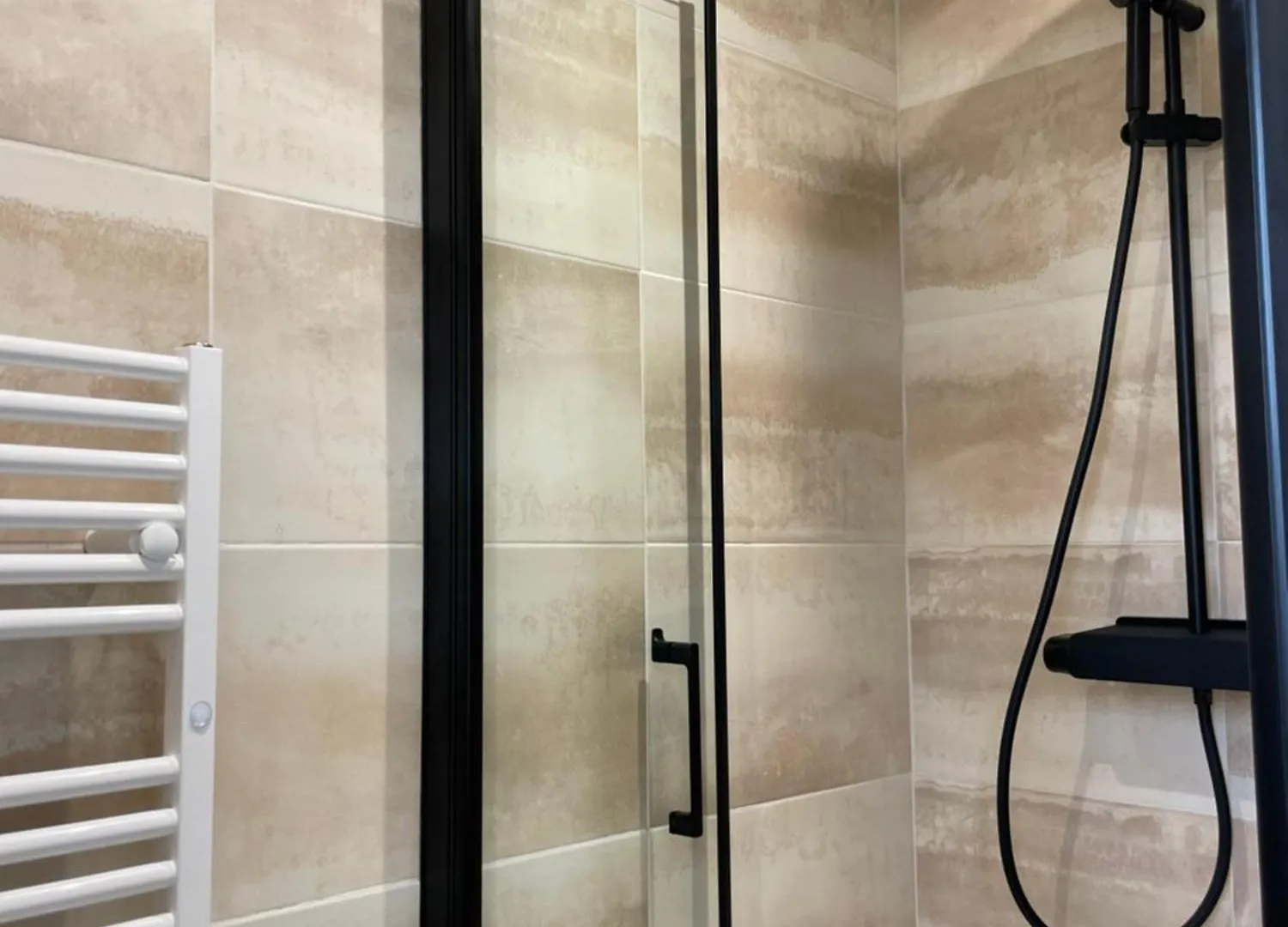 فندق مبيت وإفطار مبيت وإفطار مْواساك A L Ombre Des Chenes فرنسا